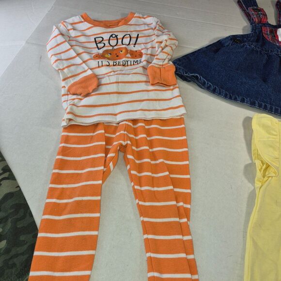 6 PC, 1 Shirt, 2 Panrs, 1 Sleeper, 1 Halloween Outfir and 1 Overall Skirt, 12 M. - Picture 11 of 16